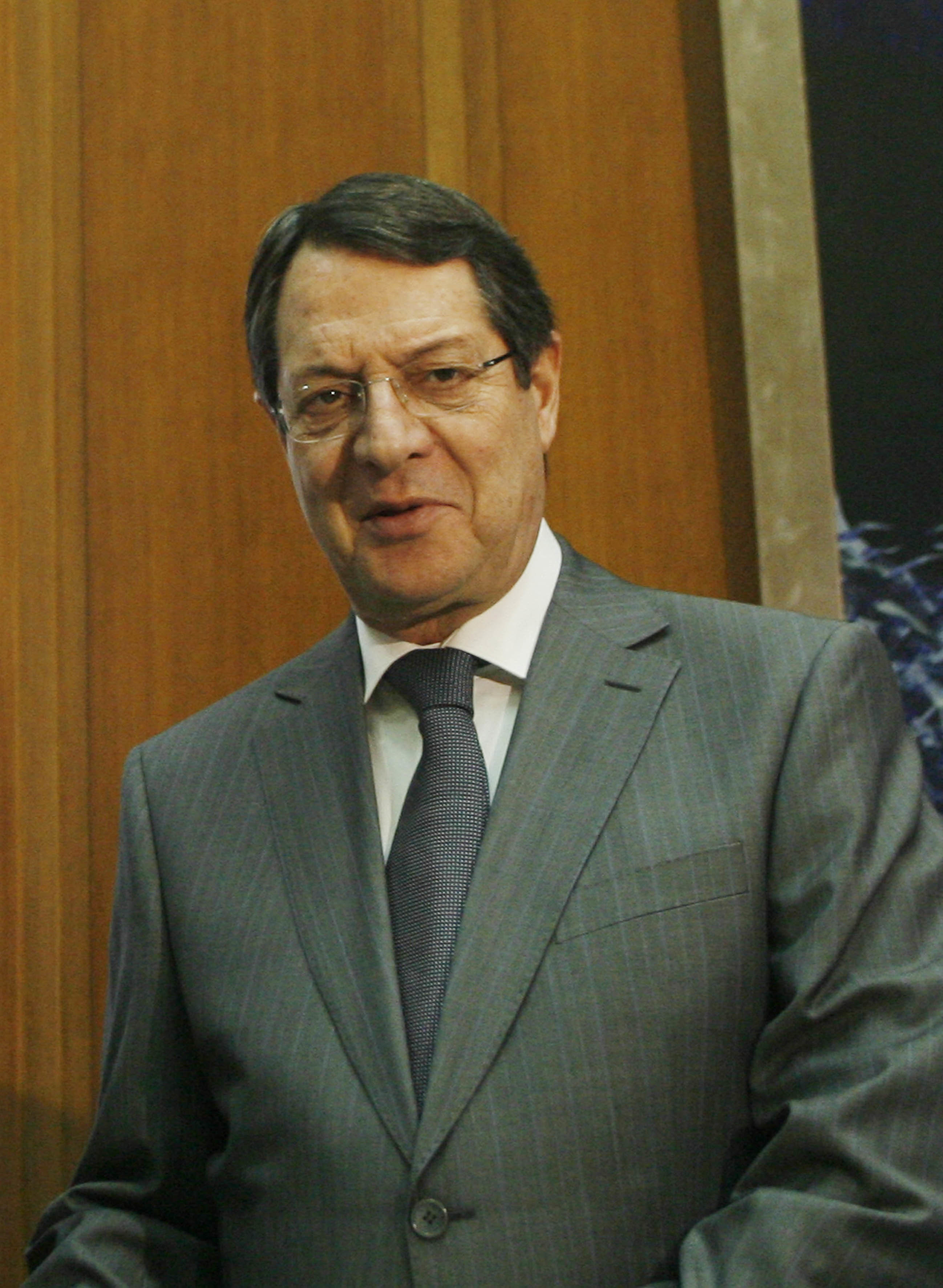 Ποιός αρχηγός κόμματος τραγούδησε Στράτο Διονυσίου;