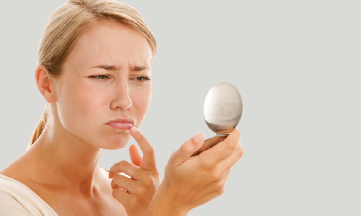 Λευκές κηλίδες στα χείλη: Ποιες σοβαρές ασθένειες καταδεικνύουν [pics]