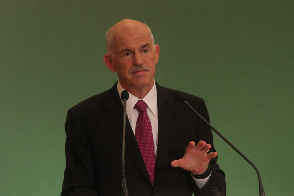 Παπανδρέου σε ένα παγωμένο ακροατήριο: “Η δική μας φυγή δεν θα είναι οι εκλογές αλλά φυγή προς τα εμπρός”