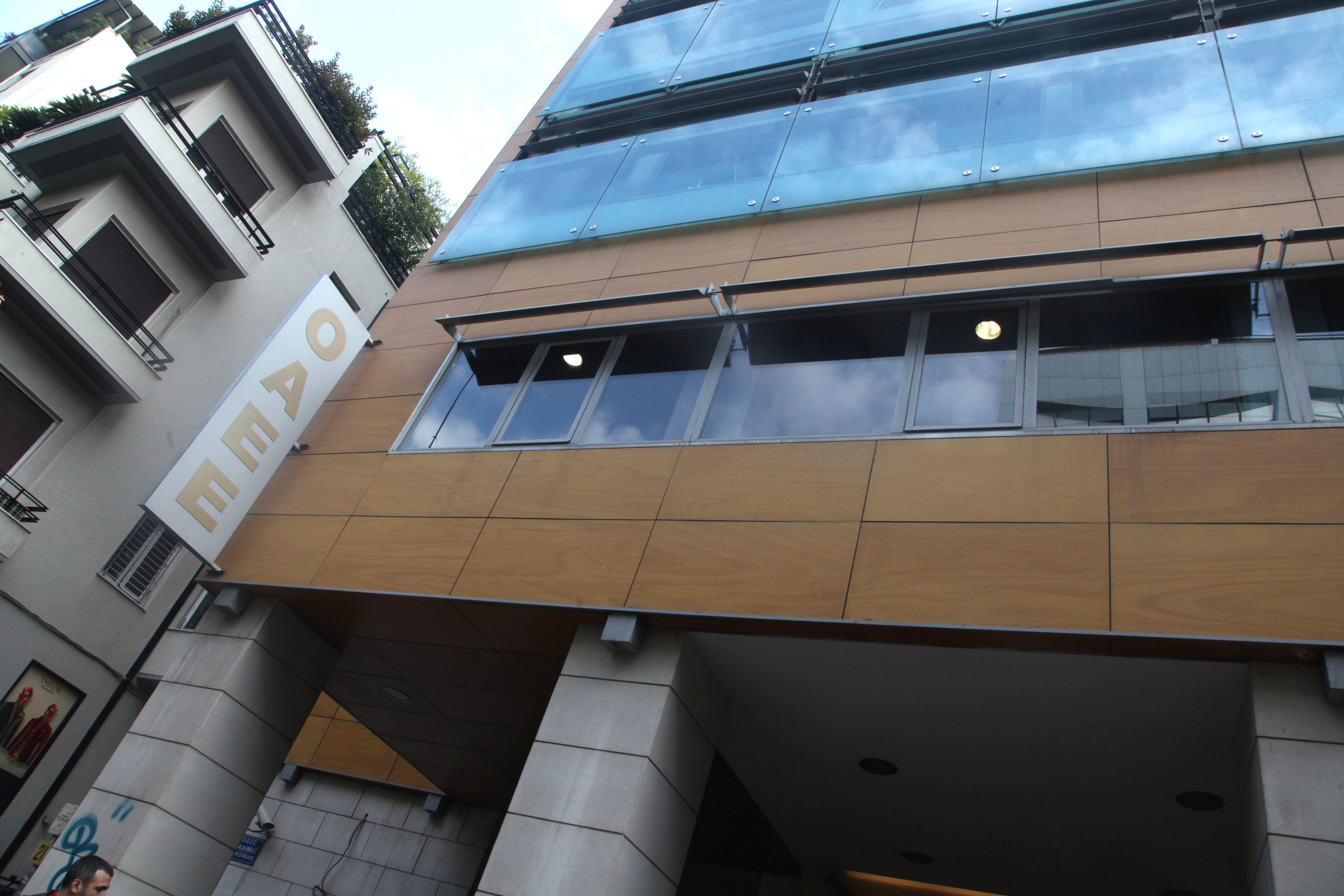 Θα μείωναν 35% τις συντάξεις του ΟΑΕΕ με κρυφή διάταξη!