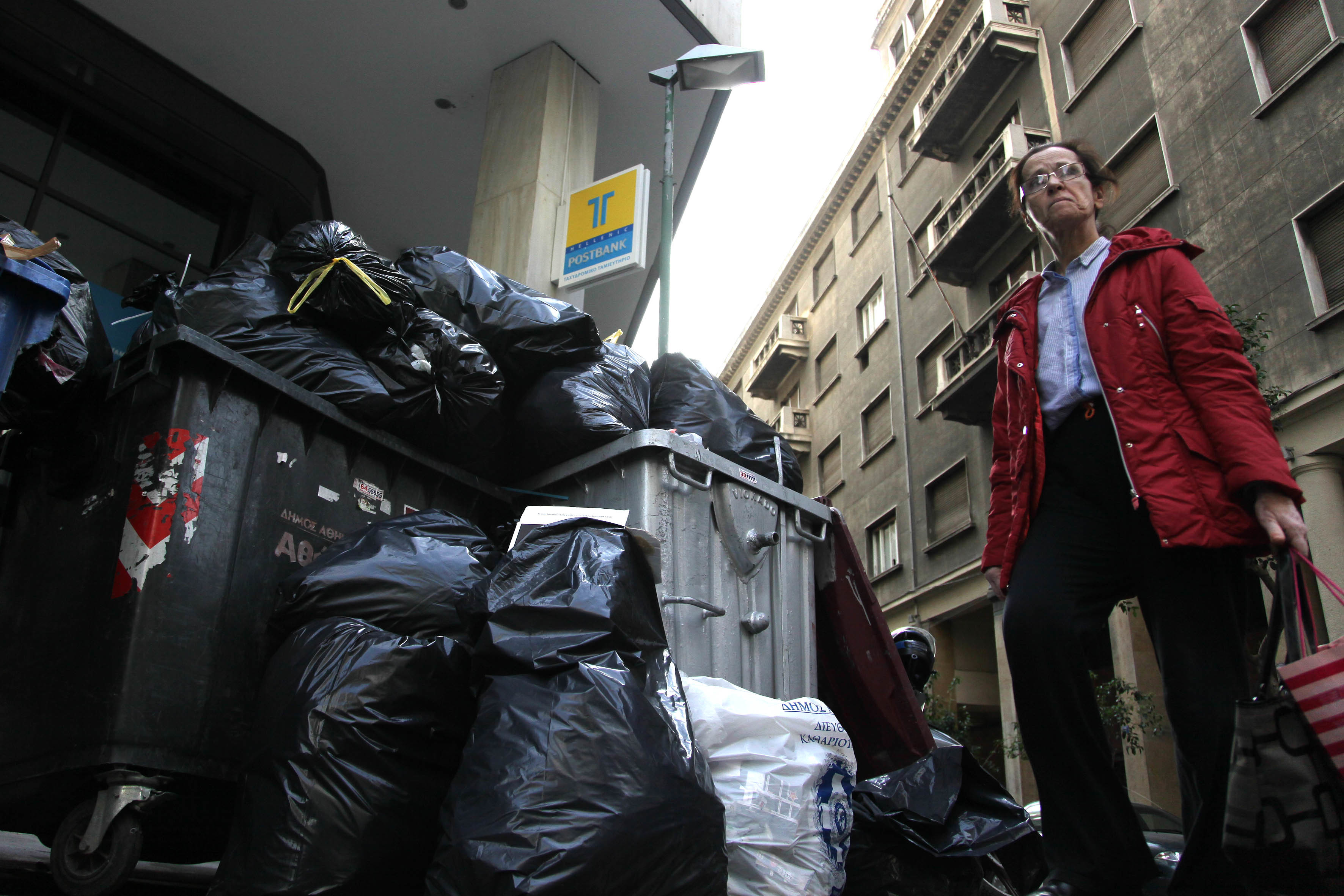 Απεκλεισμένος ο ΧΥΤΑ της Πάτρας – Πάνω από 1.800 τόνοι σκουπιδιών στους δρόμους!