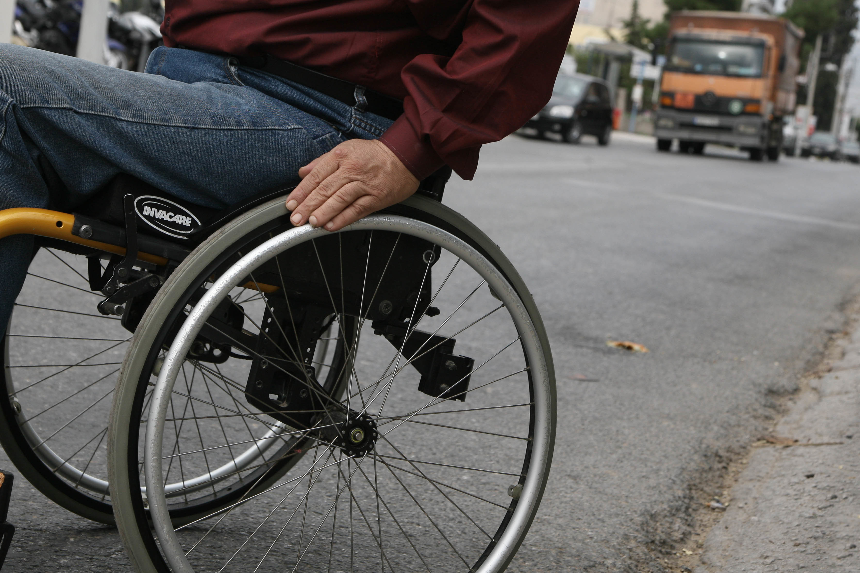“‘Εκοψαν” τις δωρεάν μετακινήσεις με αστικά ΚΤΕΛ σε ατομα με αναπηρίες!