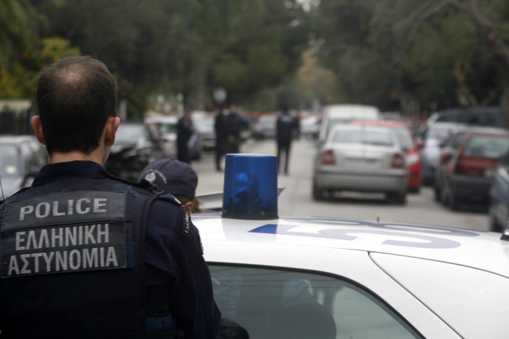 Αίγιο: Απειλούσε να αυτοκτονήσει πάνω από τον τάφο του γιου του!