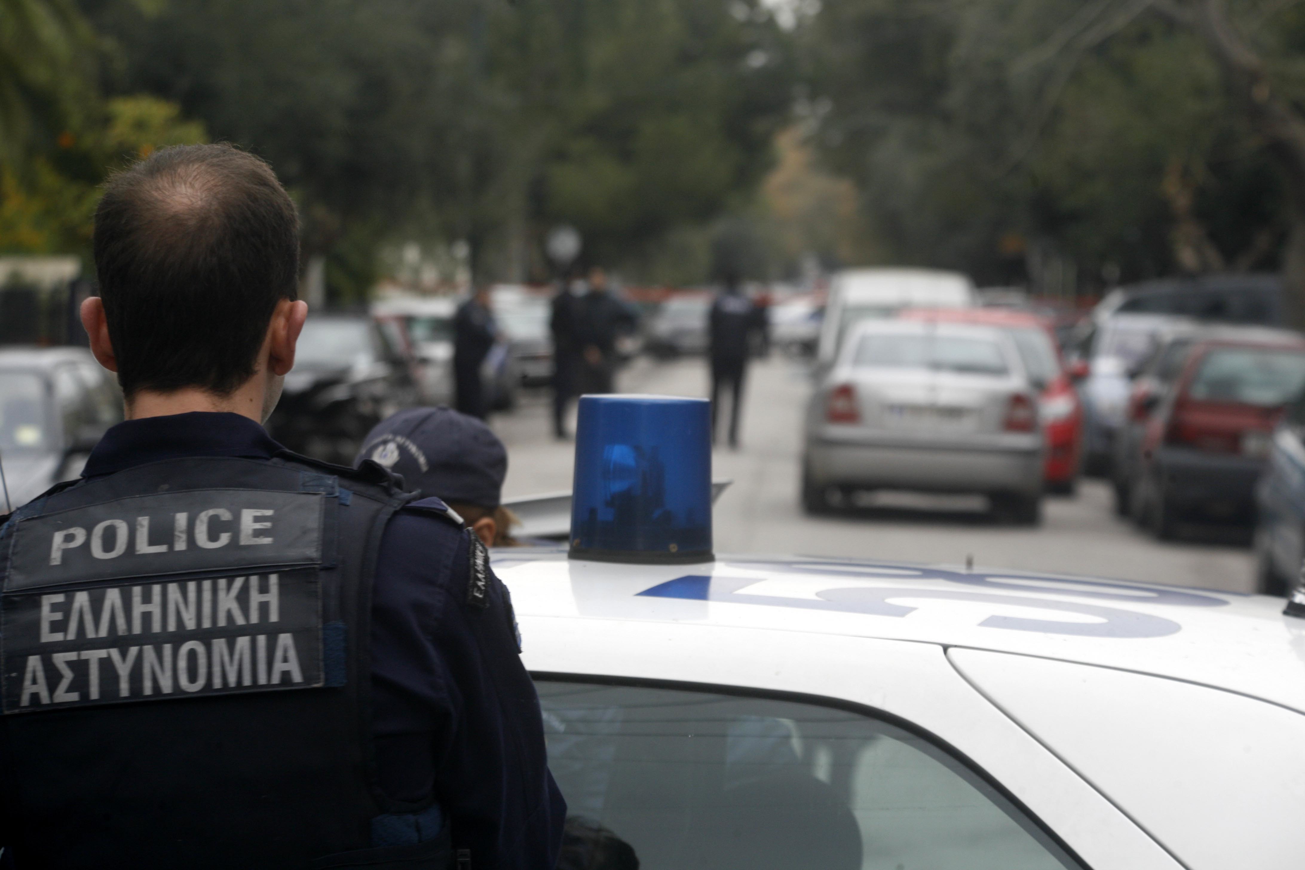 Αίγιο: Απειλούσε να αυτοκτονήσει πάνω από τον τάφο του γιου του!