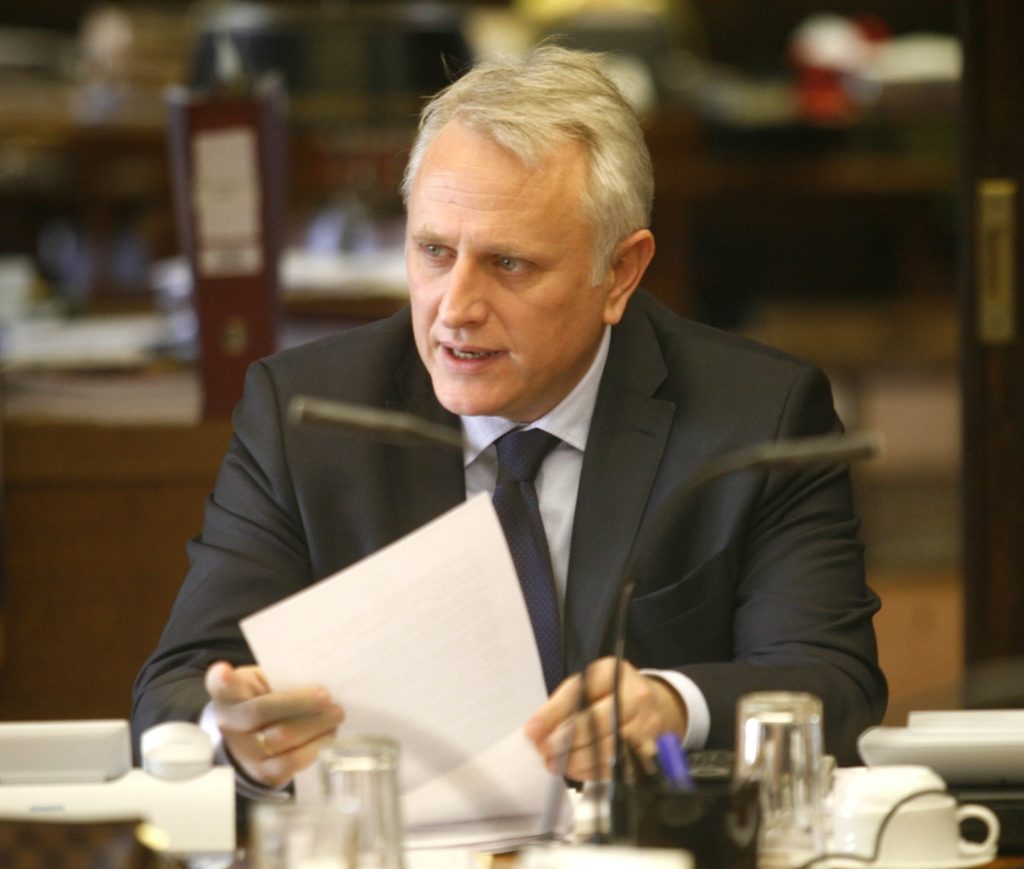 Νέο πόθεν έσχες για πολιτικούς και κόμματα – Δικαστικοί θα ελέγχουν τους βουλευτές