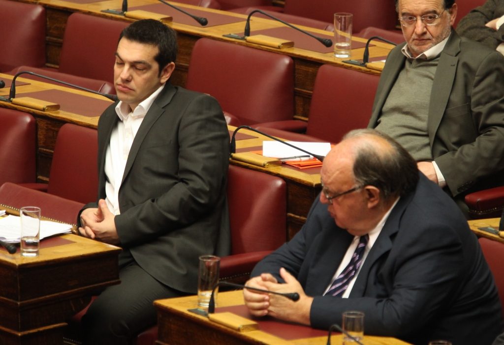 Επιστολή Τσίπρα στον πρωθυπουργό: “Αποδοκίμασε τον Πάγκαλο γιατί αλλιώς ταυτίζεσαι μαζί του!”