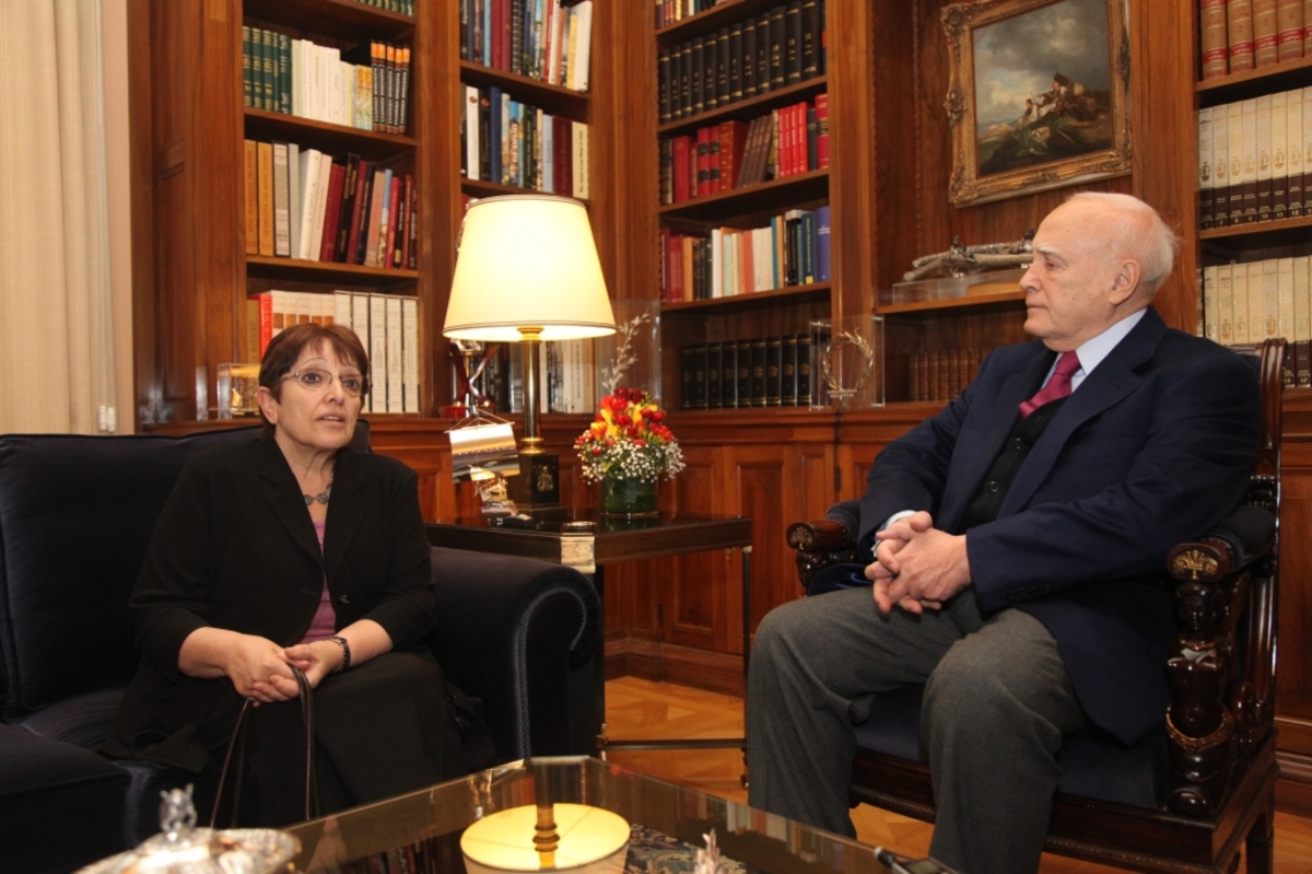 Παπούλιας: Παγκόσμιο το πρόβλημα της μετανάστευσης – Νομιμοποίηση των 300 ζήτησε η Παπαρήγα