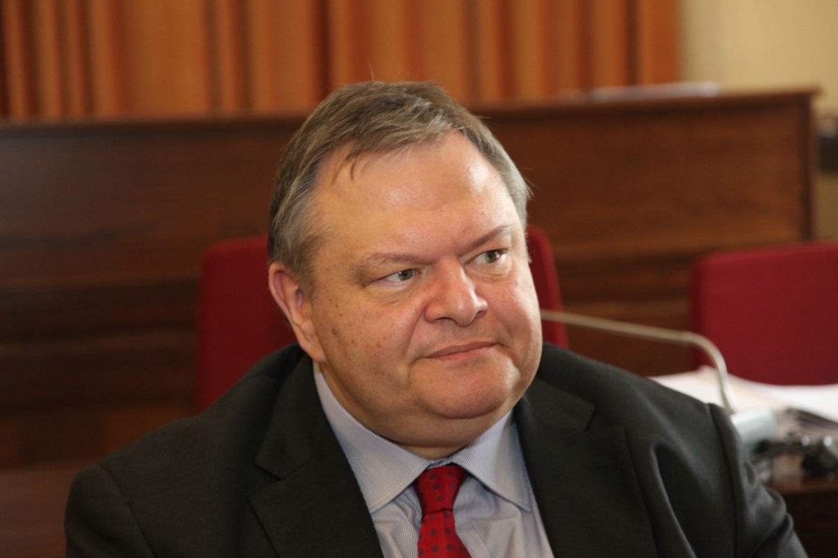 Δήλωση – απάντηση του Βενιζέλου: ‘Αρχισε να αποστασιοποιείται από επιλογές της κυβέρνησης;