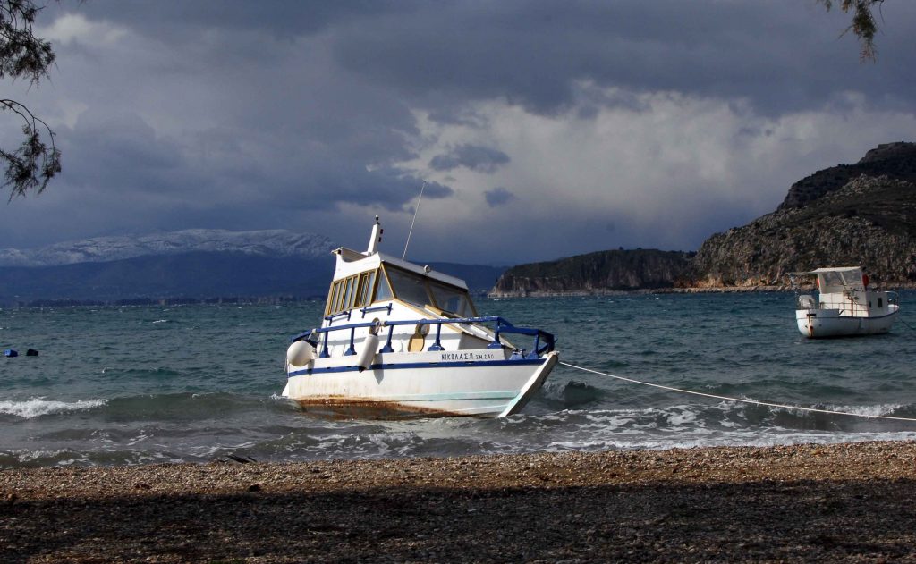 Βρέθηκαν σε βάρκα νοτιοδυτικά της Κέρκυρας