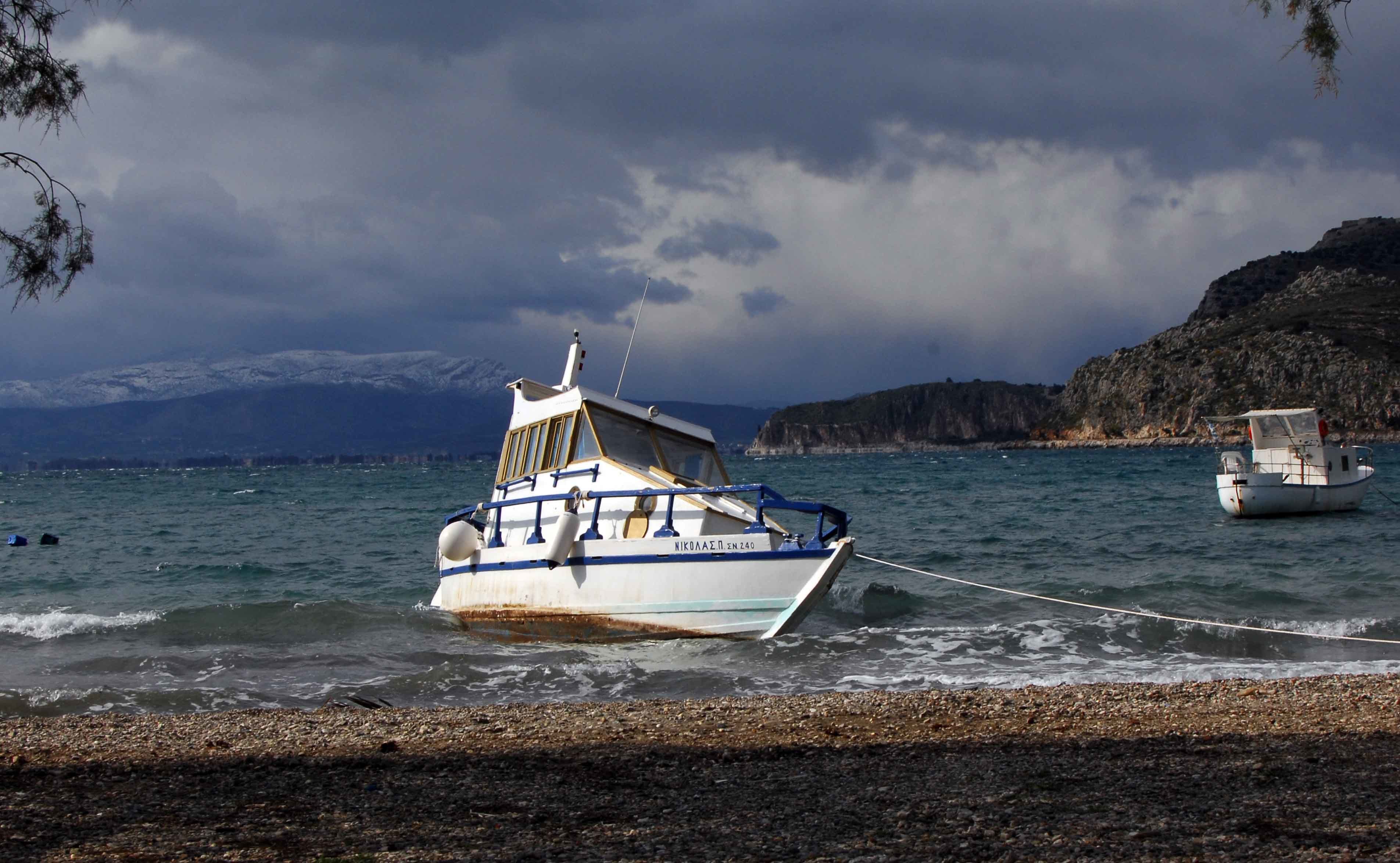 Βρέθηκαν σε βάρκα νοτιοδυτικά της Κέρκυρας