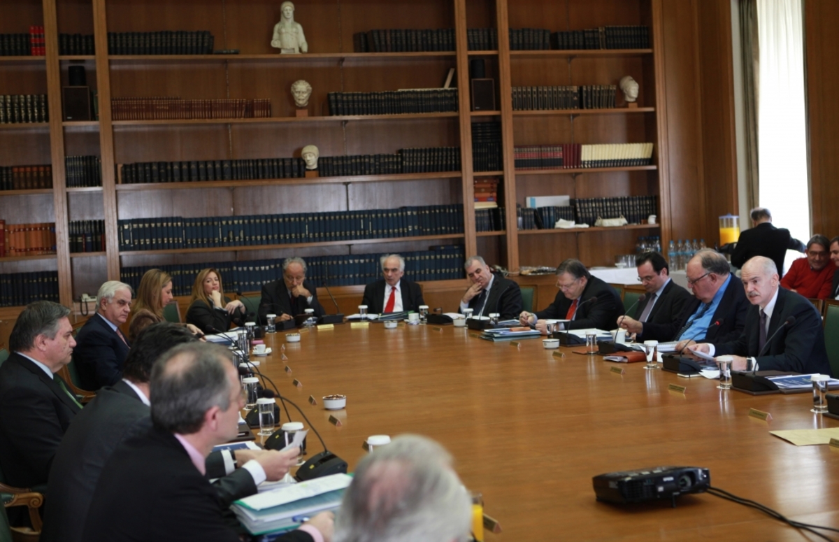 Παπανδρέου στο υπουργικό: “Δεν θα κλειστούμε στα γραφεία μας”