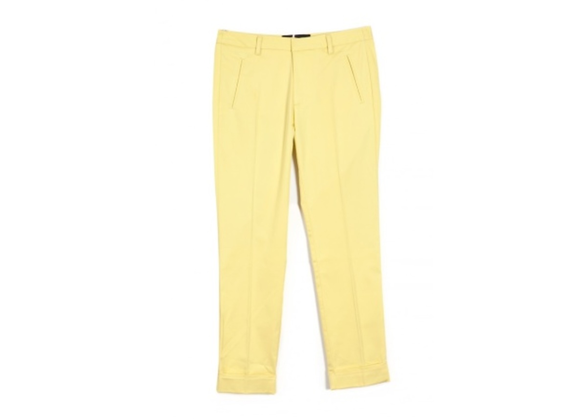 Κίτρινο cropped pants: Η απόλυτη ανοιξιάτικη επιλογή