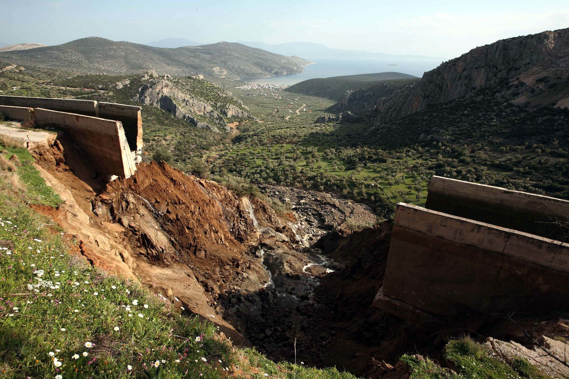 Αποκαταστάθηκε προσωρινά το κανάλι του Μόρνου – Άρχισε η υδροδότηση της πρωτεύουσας