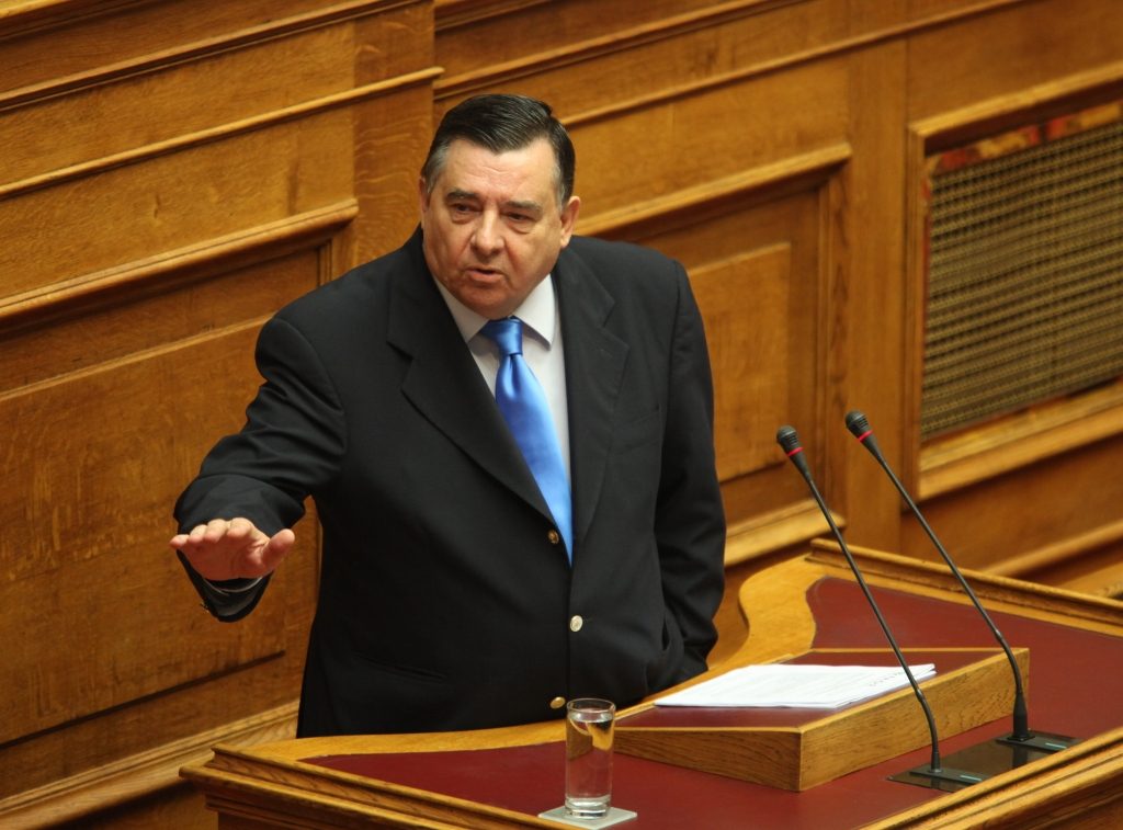 Εξεταστική για τα υποβρύχια προανήγγειλε ο πρωθυπουργός απαντώντας στον Γ. Καρατζαφέρη