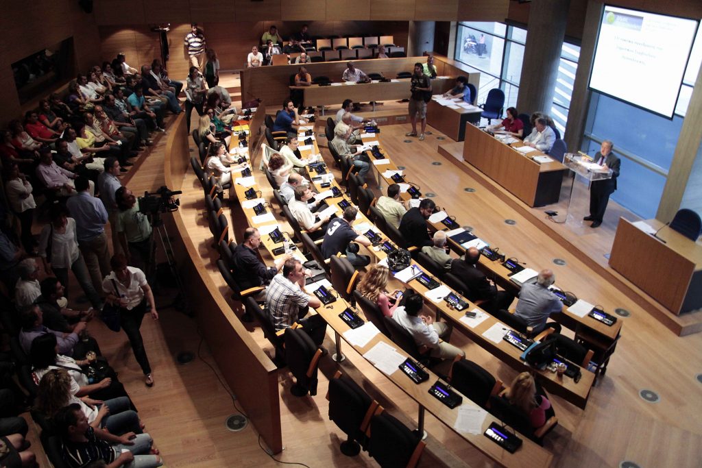 Θεσ/νίκη:Ξύλο στο δημοτικό συμβούλιο
