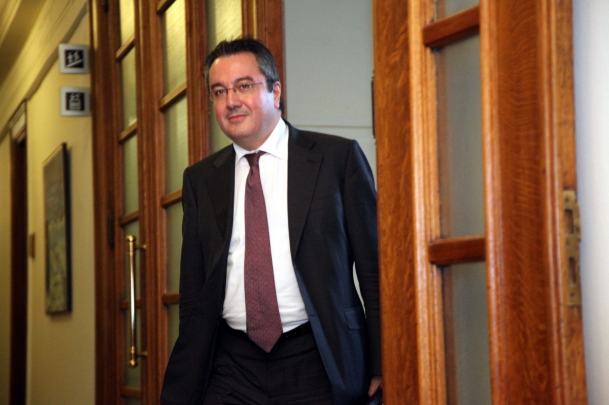 Στρώνουν χαλί για τα χειρότερα! Μόσιαλος: “Δεν είναι και το τέλος του κόσμου αν δανειστούμε ακριβότερα!”