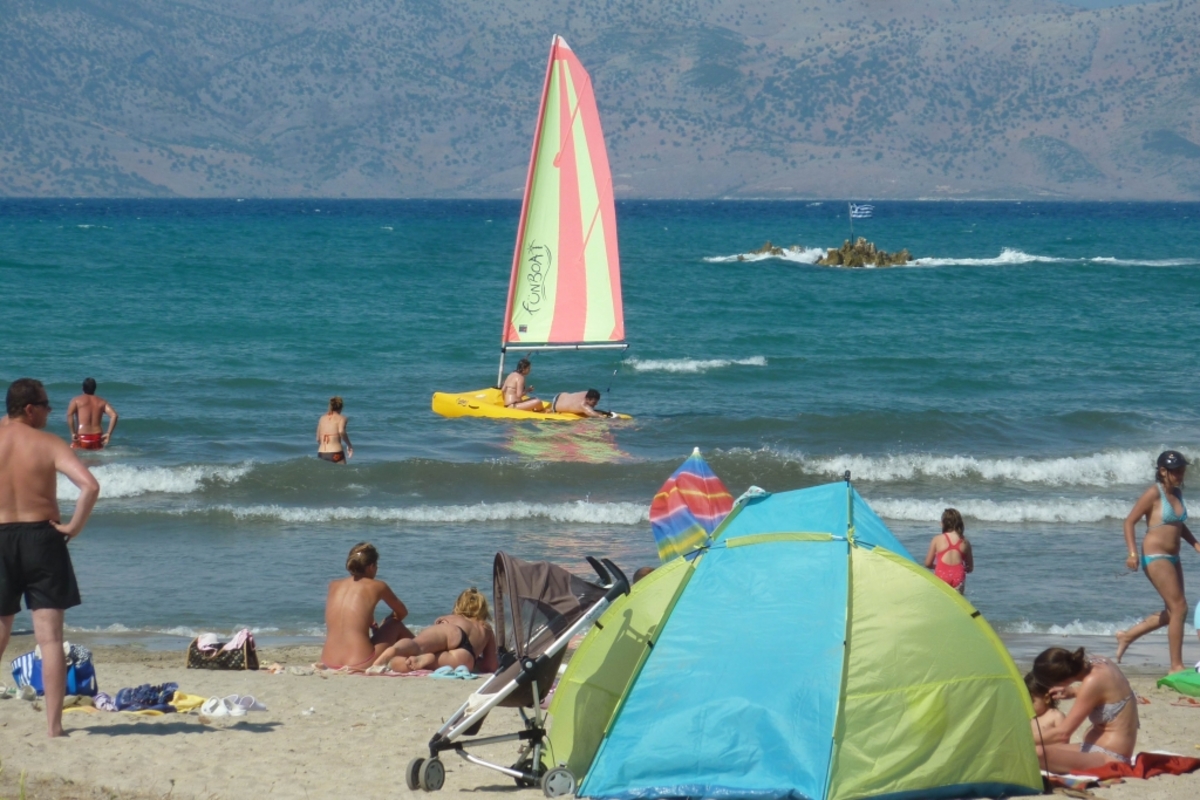 Ηλιόλουστο Σαββατοκύριακο με μελτέμια στο Αιγαίο και βροχές στα ορεινά