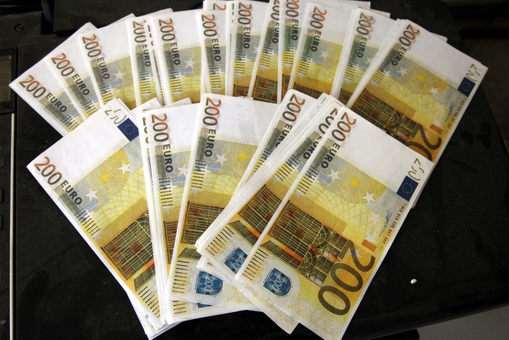 Είστε σίγουροι ότι τα χρήματά σας δεν είναι πλαστά; – Χιλιάδες τα “μαϊμού” ευρώ!