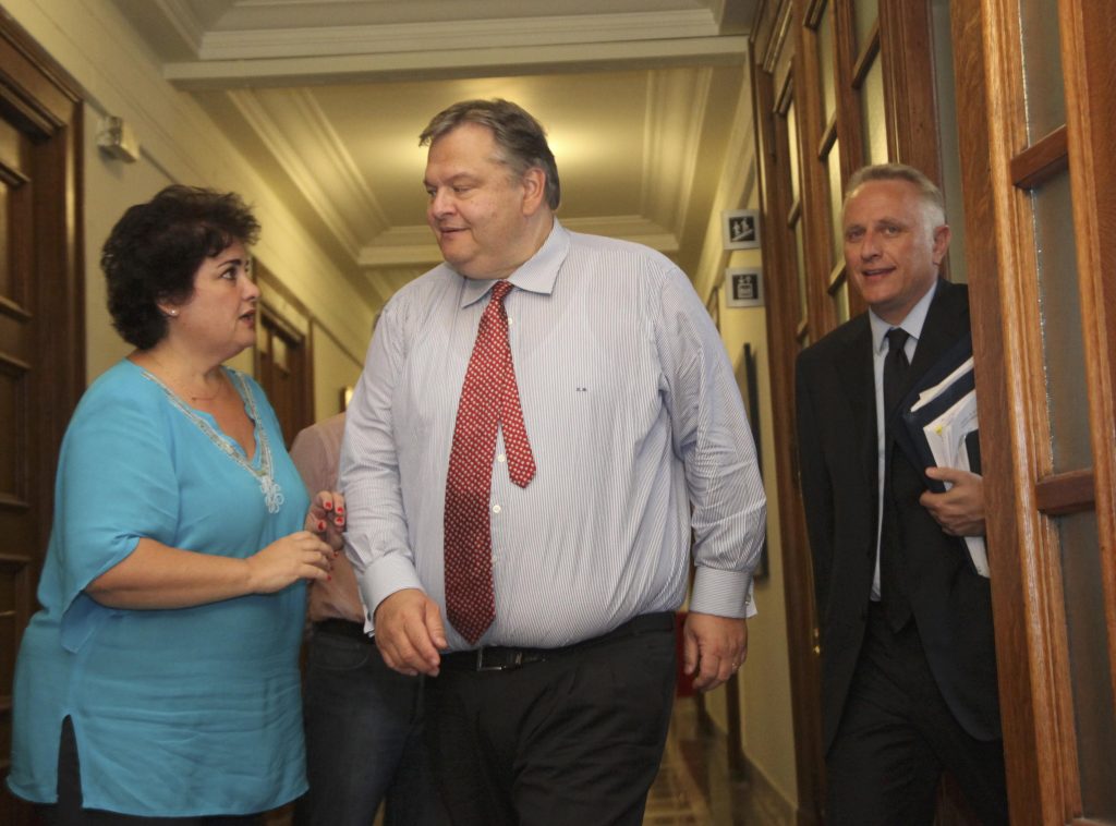 «Σάντουιτς» ο Βενιζέλος – Παρών ο Ραγκούσης