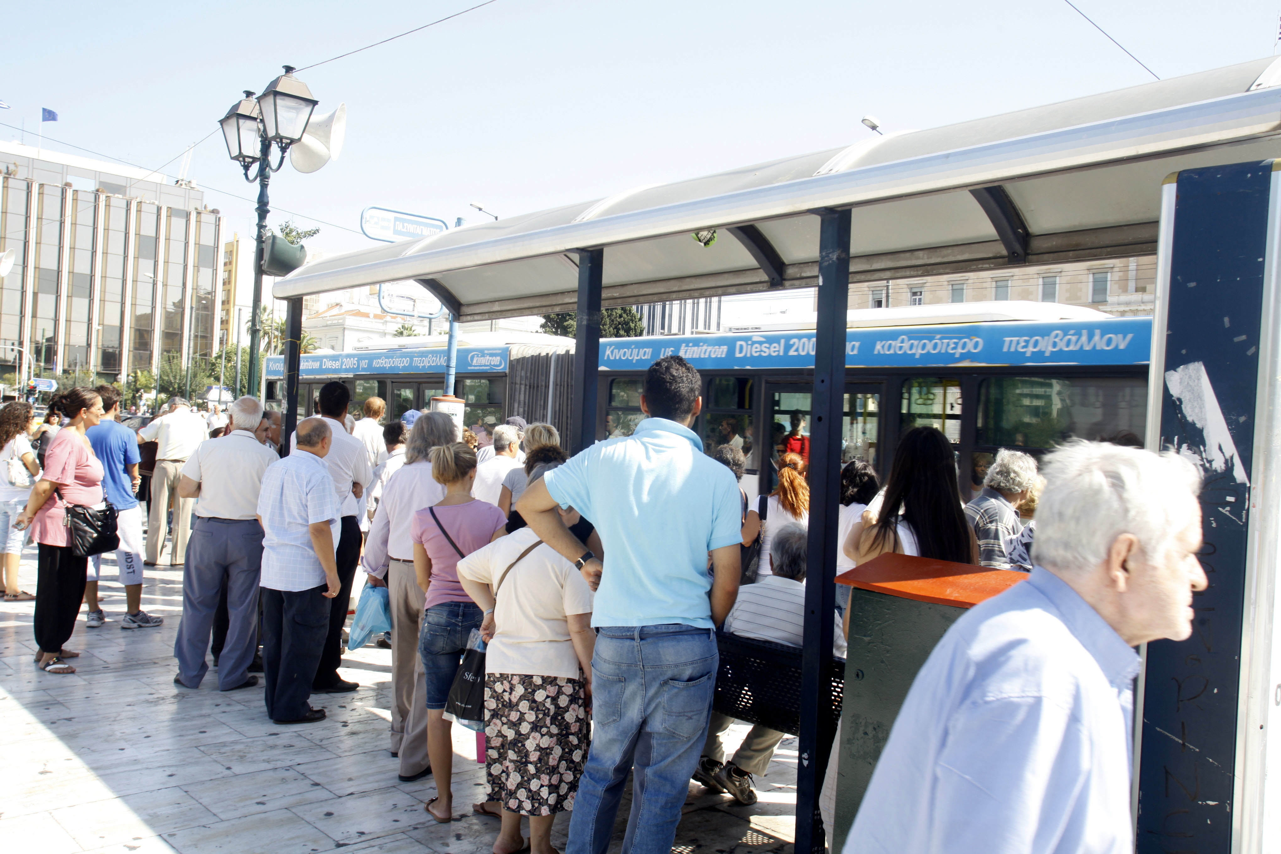 Δευτέρα… ταλαιπωρίας με στάσεις σε τρόλεϊ και λεωφορεία!