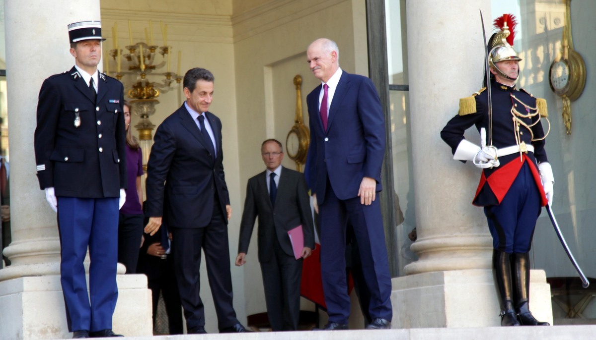Ο Γιώργος Παπανδρέου τρολάρει τον Sarkozy για το δημοψήφισμα!