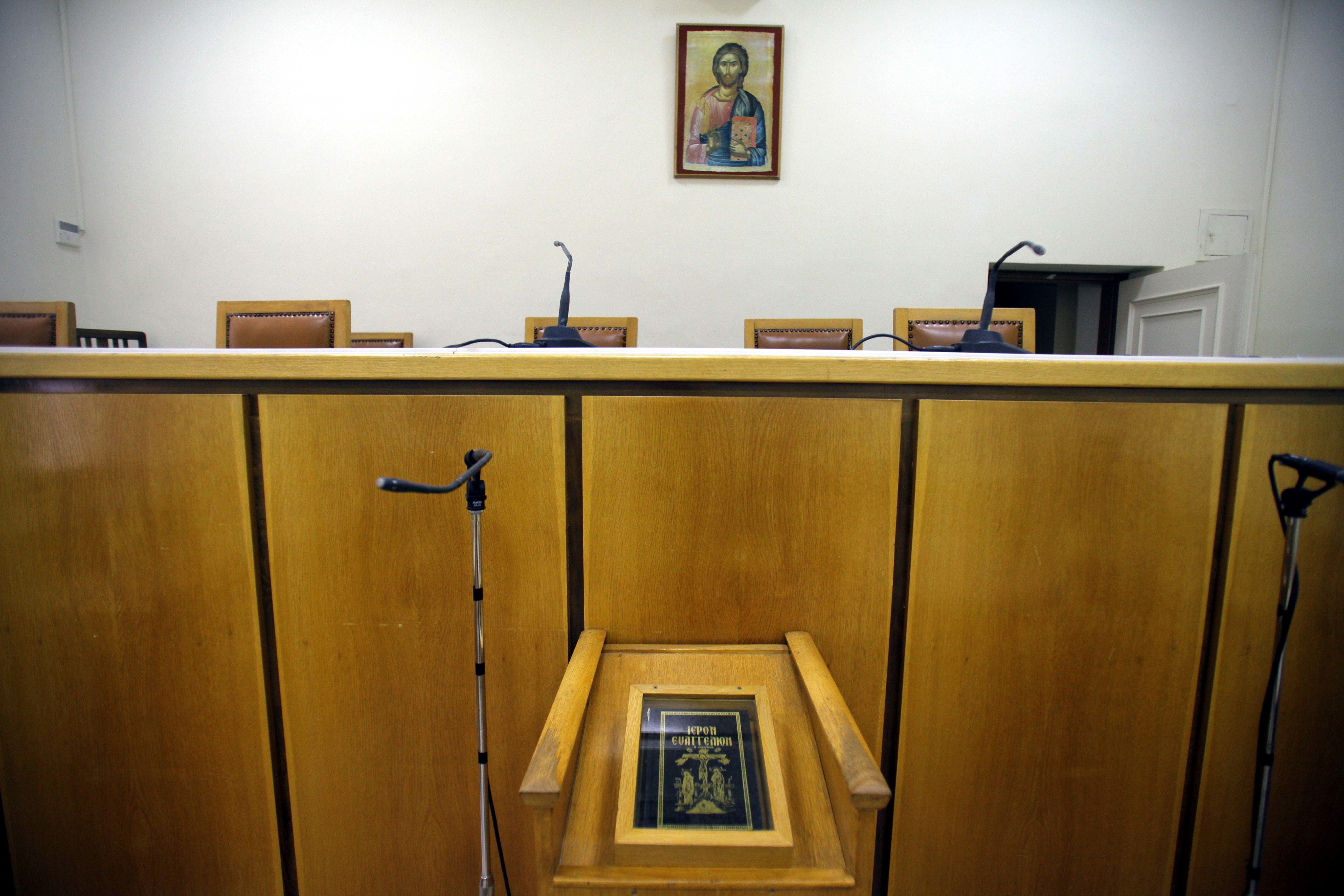 Ελεύθεροι όλοι οι κατηγορούμενοι για την απάτη μαμούθ στο ΙΚΑ Καλλιθέας
