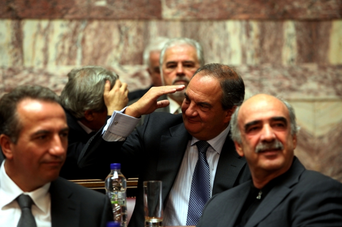 Μέσα στην Κοινοβουλευτική Ομάδα της ΝΔ – φωτο