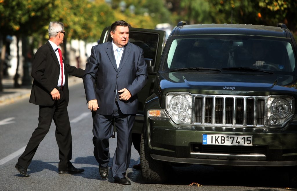 Καρατζαφέρης: “Οι αυτοδύναμες κυβερνήσεις τελείωσαν για πάντα! – Η θητεία της κυβέρνησης δεν θα λήξει στις 19/02”