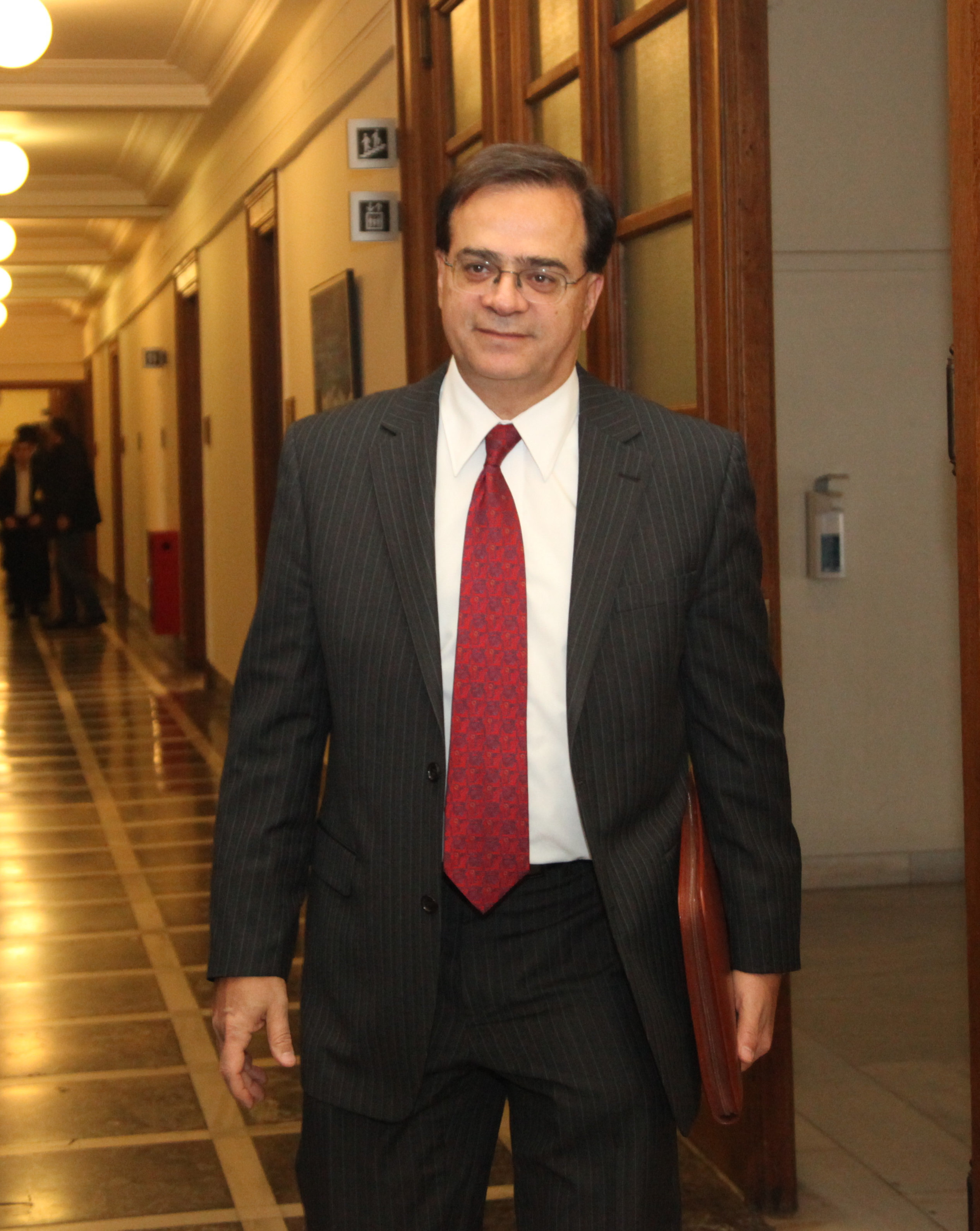 Γκ.Χαρδούβελης: “Είμαστε με το σωληνάκι στο νοσοκομείο”