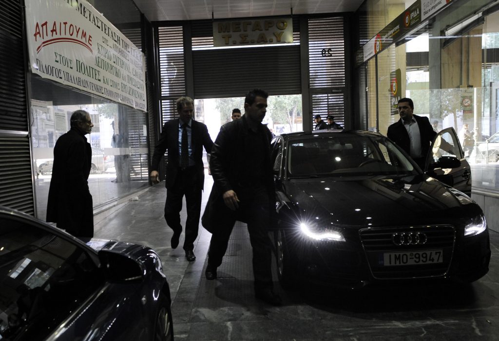 Το παρασκήνιο της επίσκεψης τροϊκανών στο υπ. Ανάπτυξης – 16 θέματα ακόμα ανοιχτά