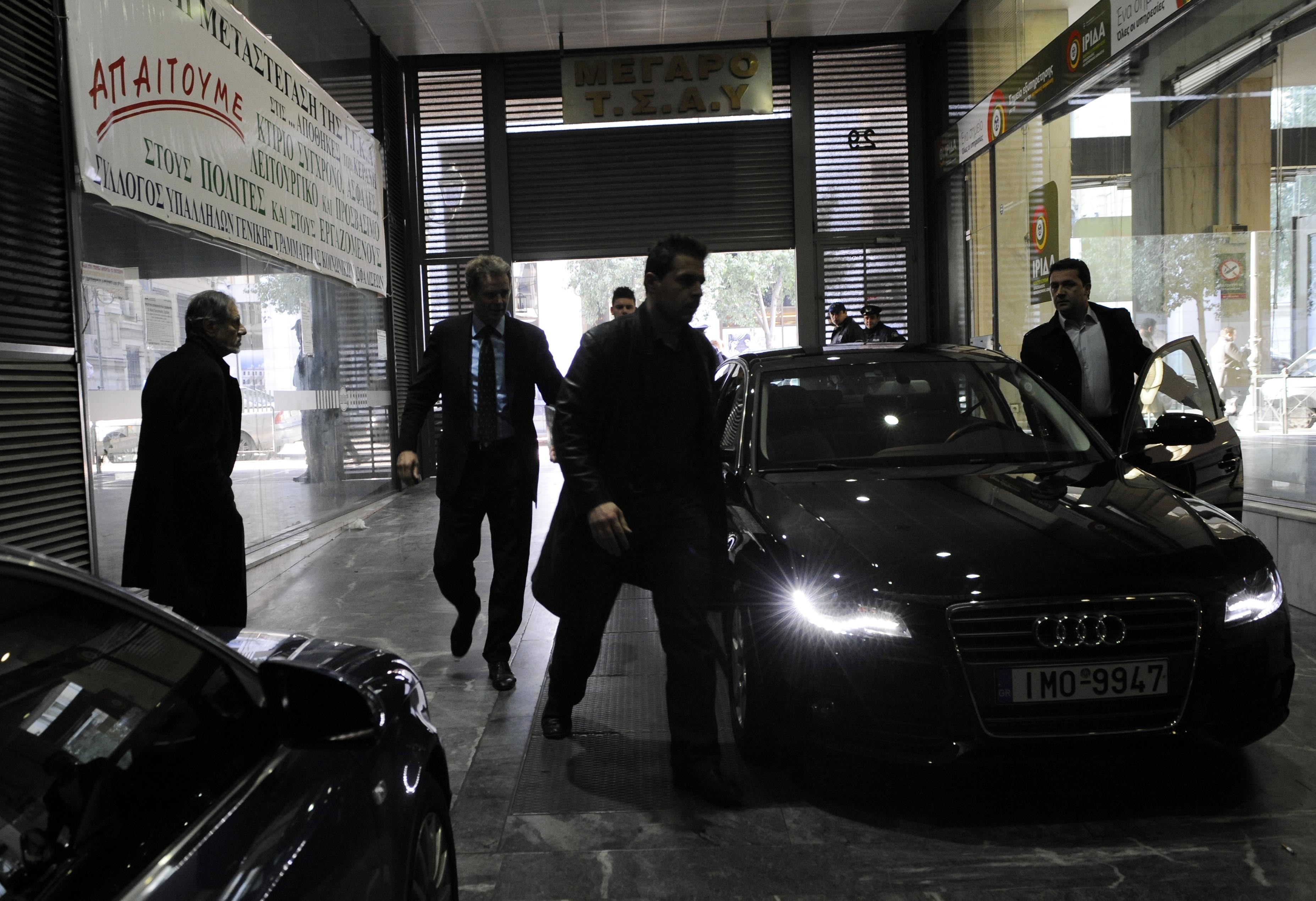 Το παρασκήνιο της επίσκεψης τροϊκανών στο υπ. Ανάπτυξης – 16 θέματα ακόμα ανοιχτά