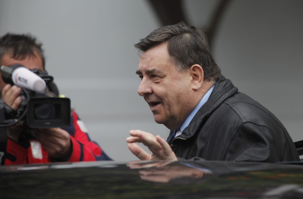 Καρατζαφέρης: “Να πως θα σωθεί ο 13ος και 14ος μισθός”