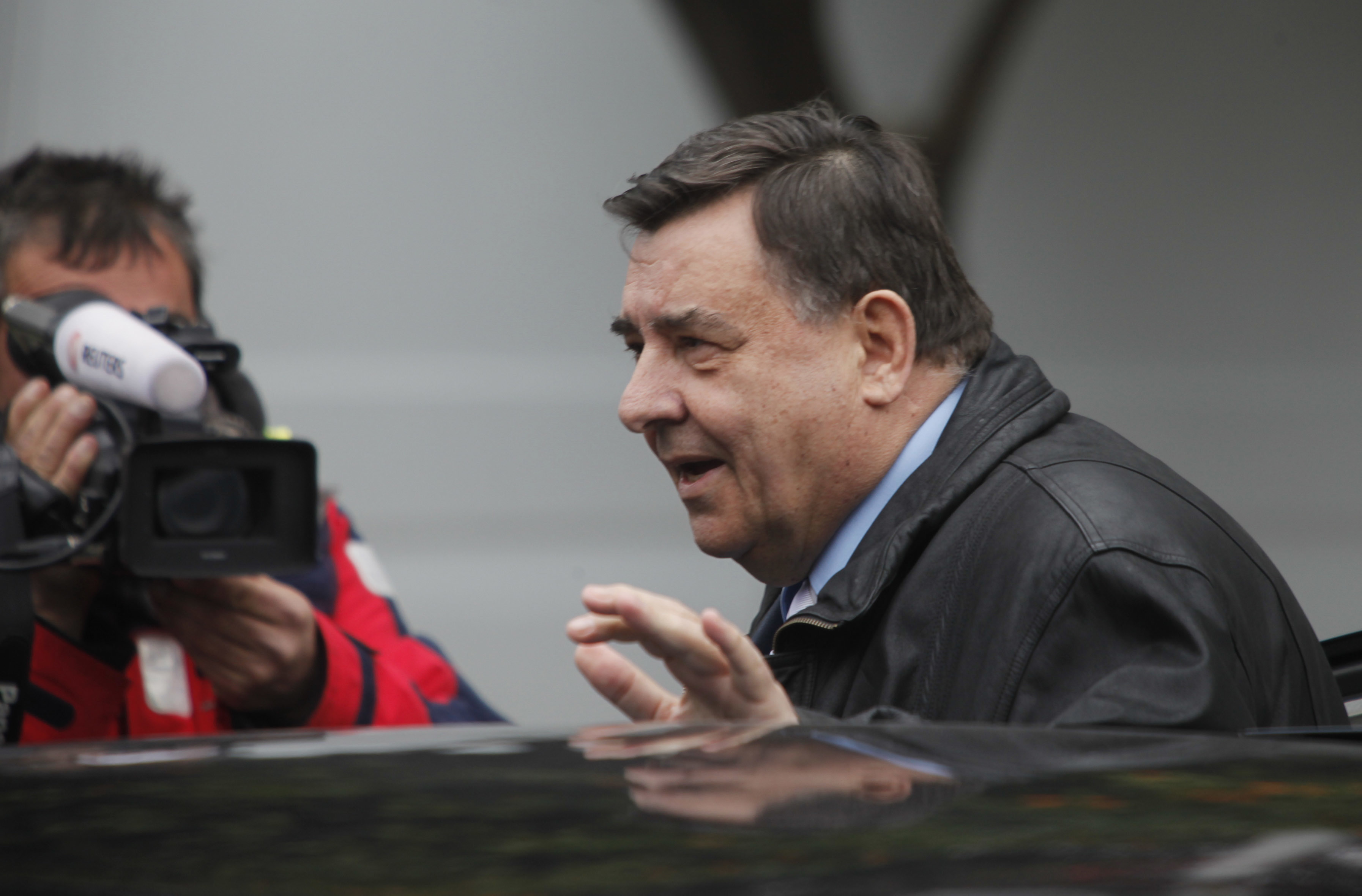 Καρατζαφέρης: “Να πως θα σωθεί ο 13ος και 14ος μισθός”