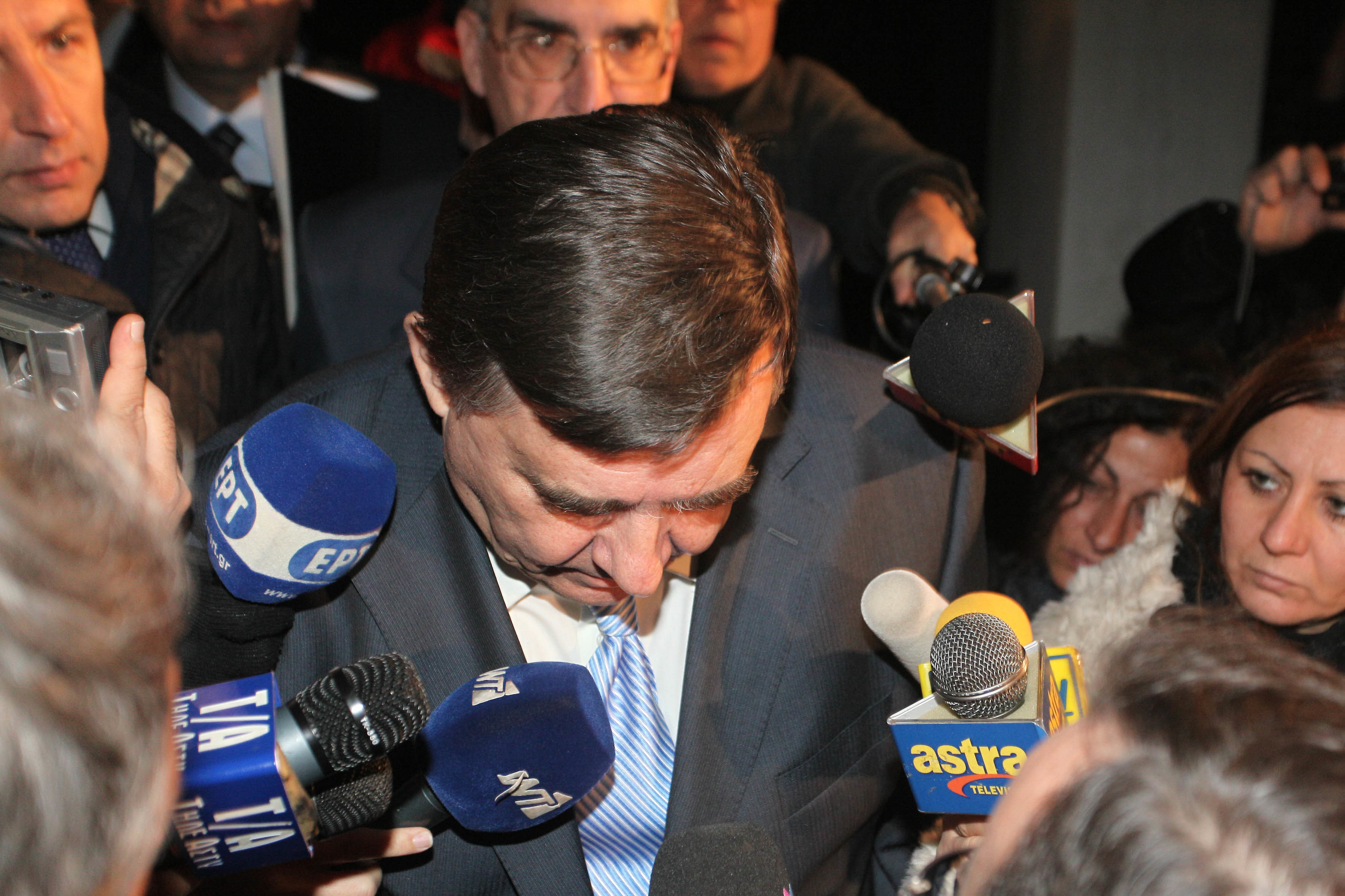 Από αύριο μόνοι