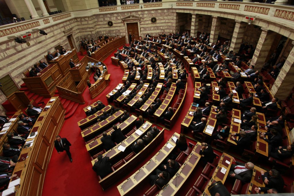 Τα ορφανά της Κυριακής. Συμφέροντα αναζητούν εκπροσώπους