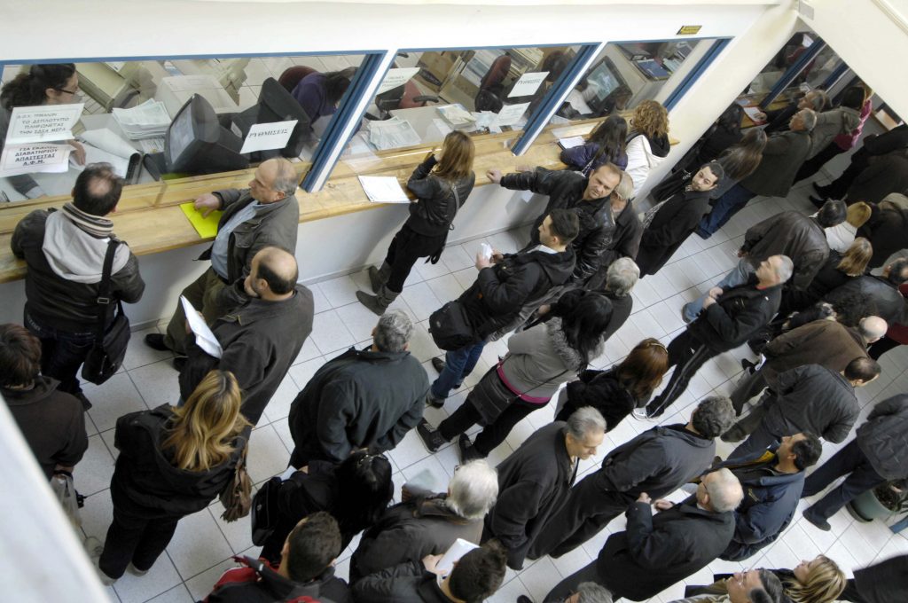25% μειώσεις στους μισθούς των ΔΕΚΟ – Στο ενιαίο μισθολόγιο του Δημοσίου όλοι οι υπάλληλοι