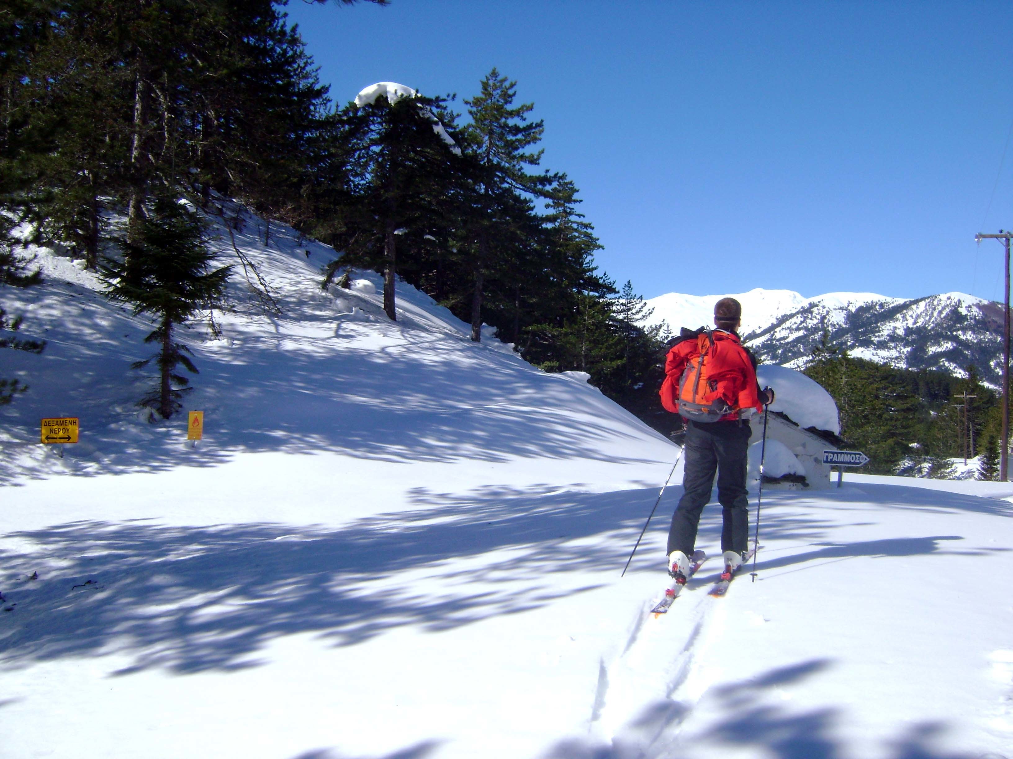 Φρέσκο χιόνι περιμένει τους λάτρεις του σκι σε 10 χιονοδρομικά!