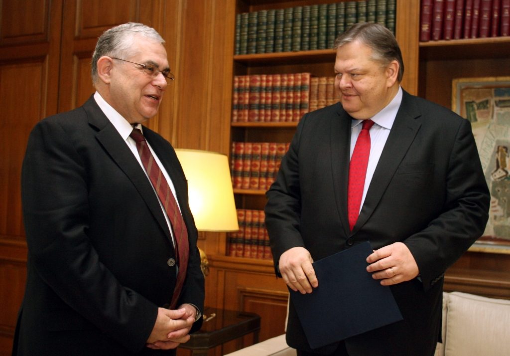 Κούρεψαν τελείως τις ελπίδες των μικροκαταθετών – Παπαδήμος: Καμμία εξαίρεση στο κούρεμα των ομολόγων