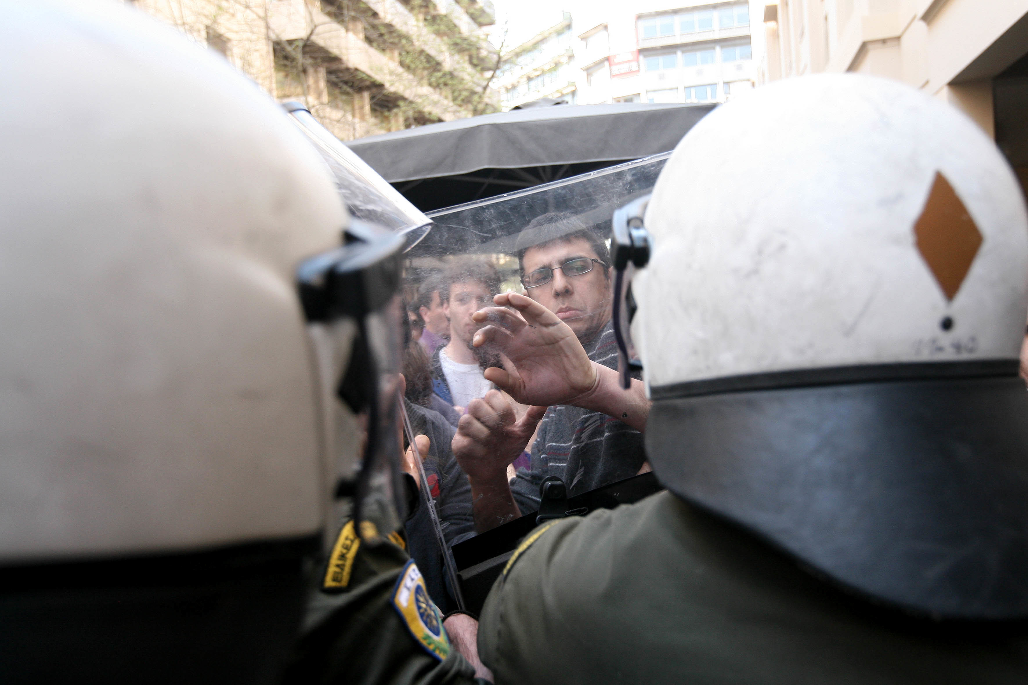 Βέροια: Πλησίασαν την εξέδρα και… προσήχθησαν!