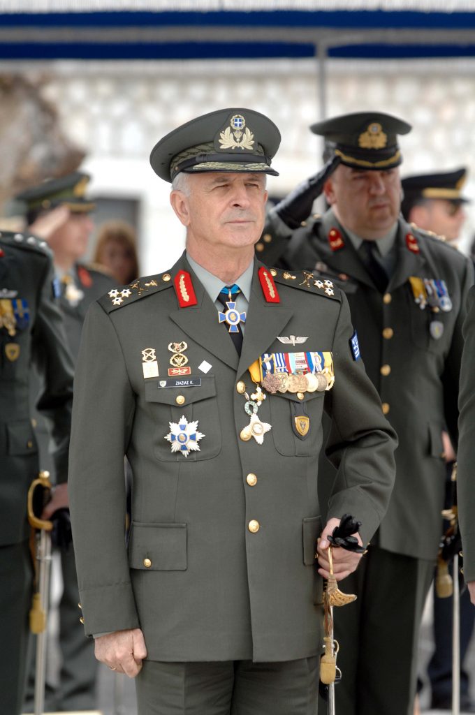 Κυβερνητικές πηγές στο Newsit: Δεν θα επανέλθει κανένας απόστρατος – Η κυβέρνηση αδειάζει τον αντιστράτηγο Κ.Ζιαζιά