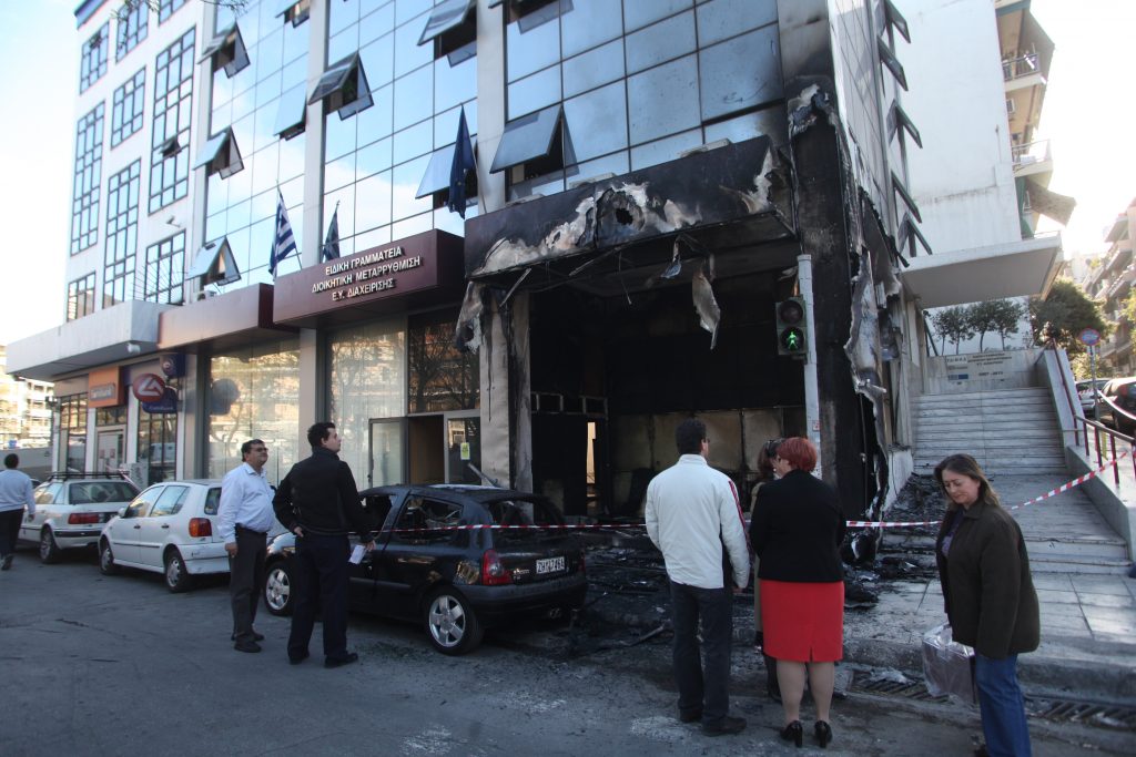 Ισχυρότατη έκρηξη στο Ν.Κόσμο – Στόχος κυβερνητικό κτίριο – φωτο