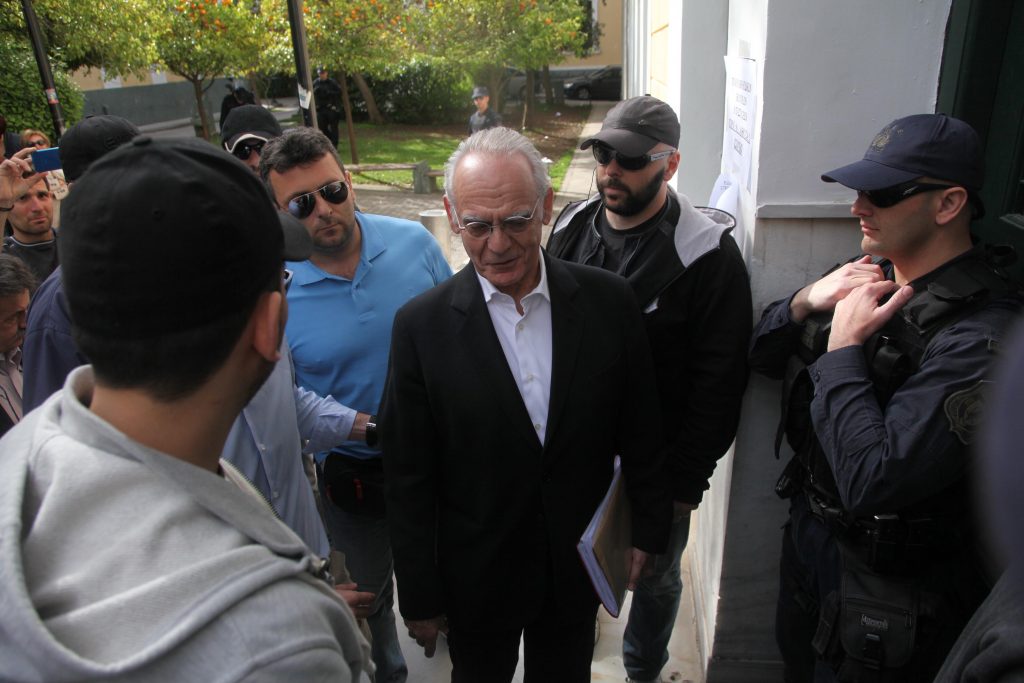 Ο Άκης στον ανακριτή