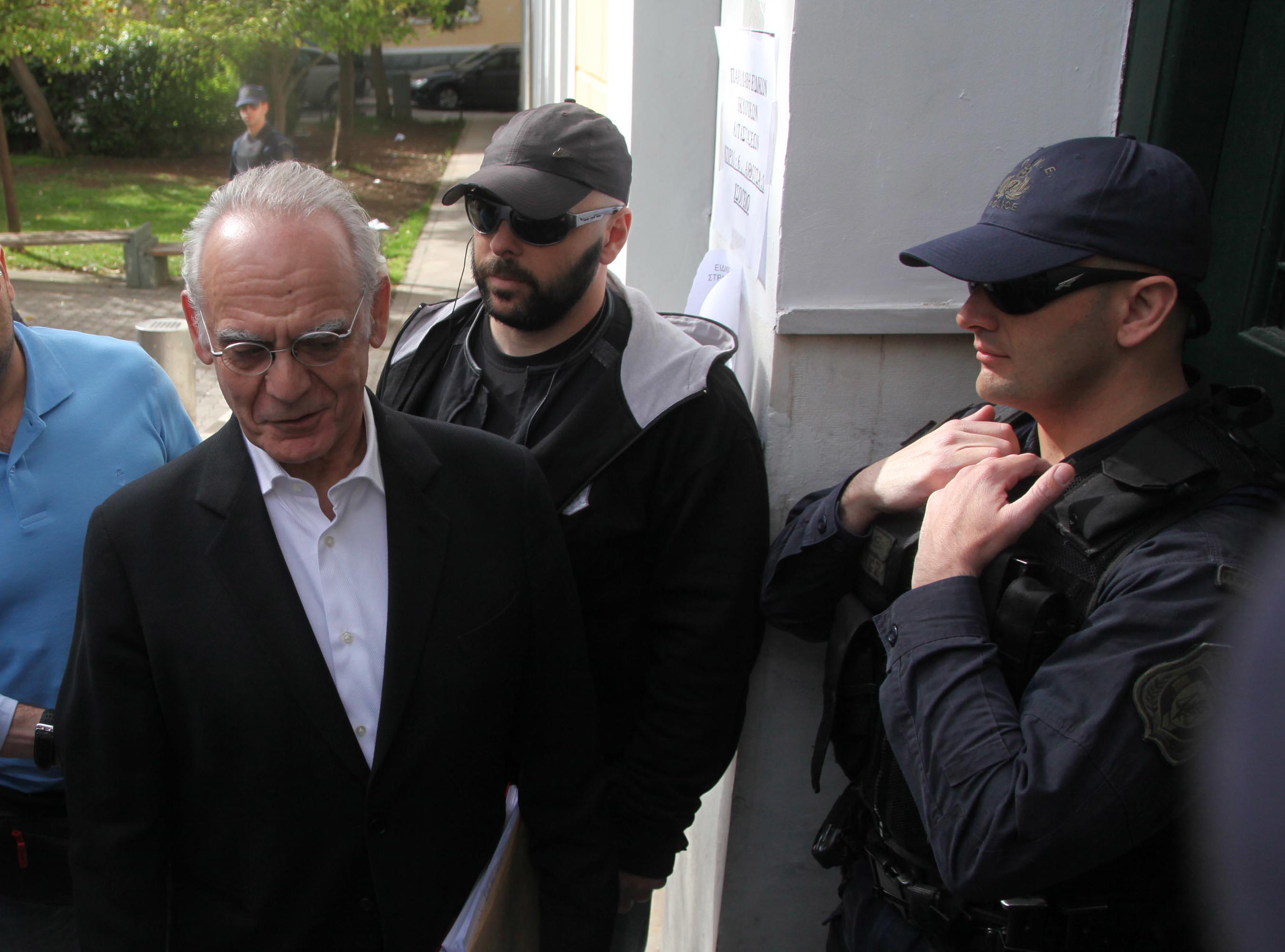 Σμπώκος και πρώην σύζυγος του Ακη σήμερα στον ανακριτή