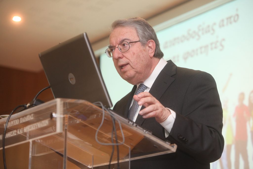 Μπαμπινιώτης: Κανένα πρόβλημα με τις πανελλαδικές