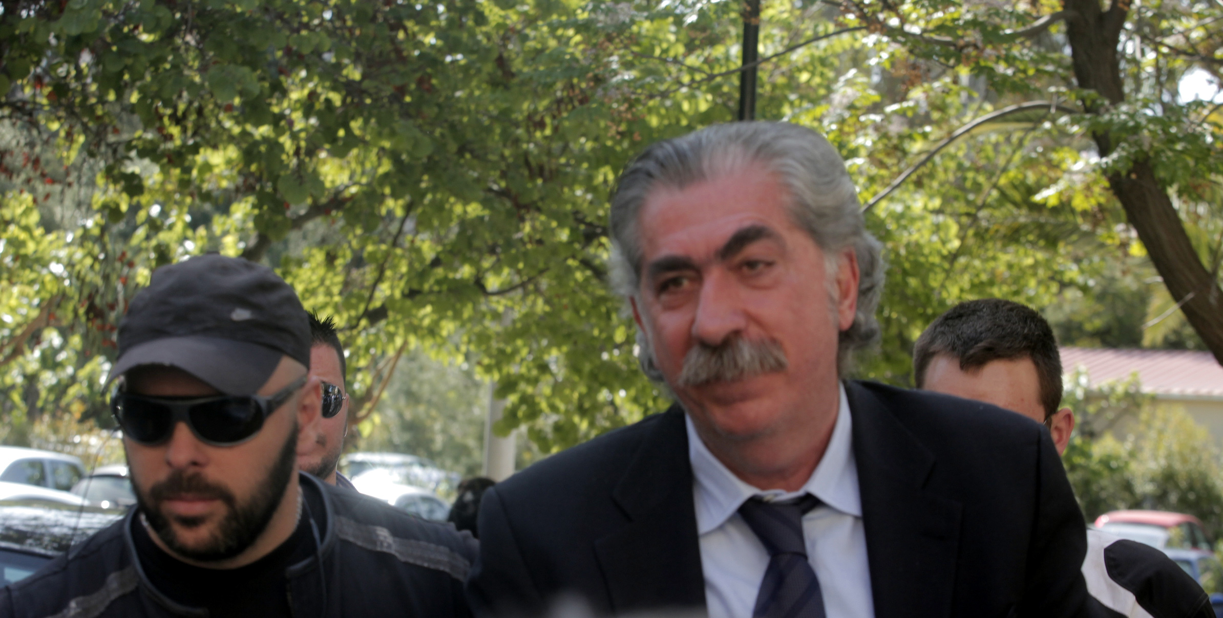 Ελεύθερος αλλά… κρατούμενος ο Μάκης Ψωμιάδης!