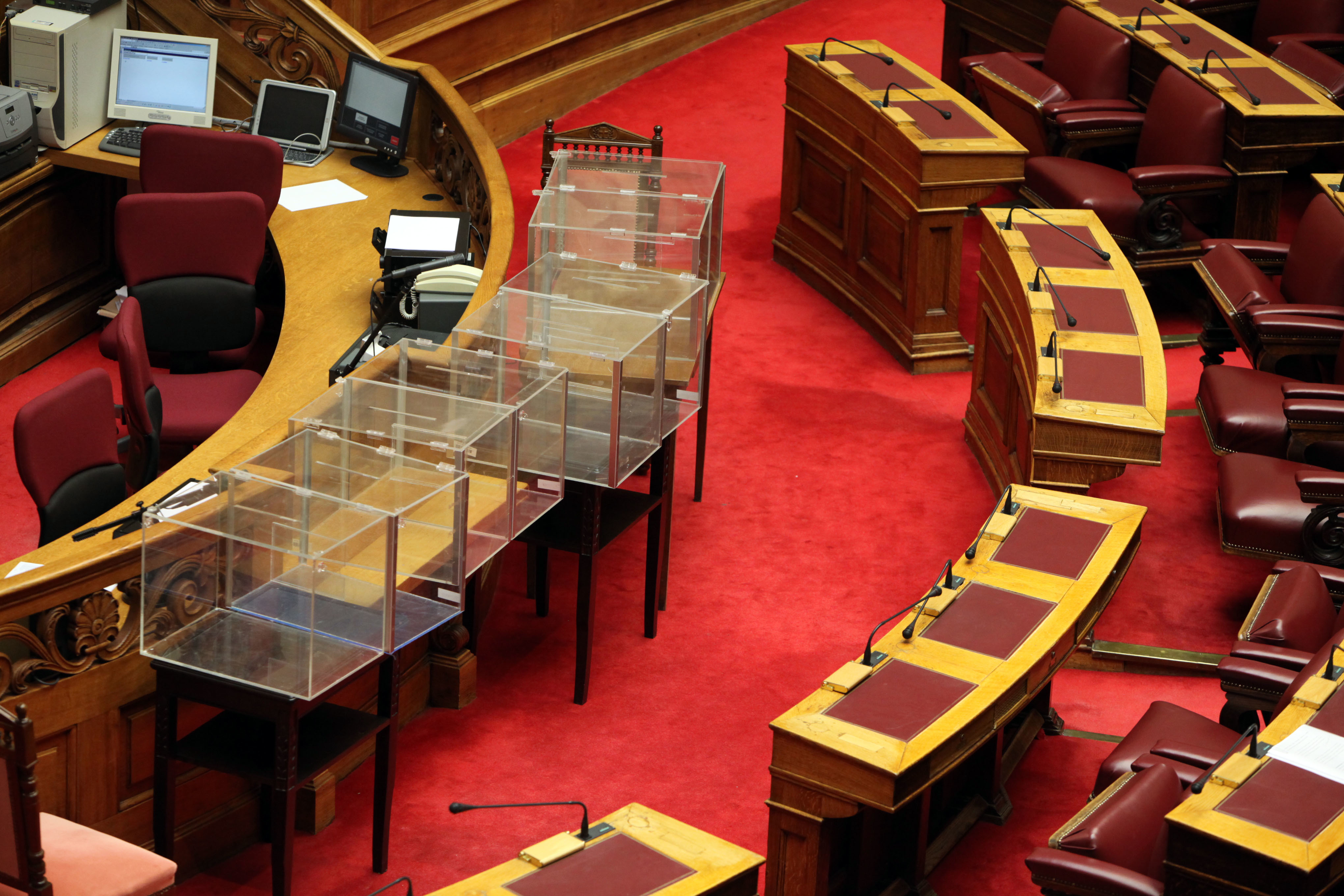 Αδιέξοδο στην Διάσκεψη των Προέδρων της Βουλής – Η Ολομέλεια θα αποφασίσει αν θα στηθούν 3 ή 4 κάλπες