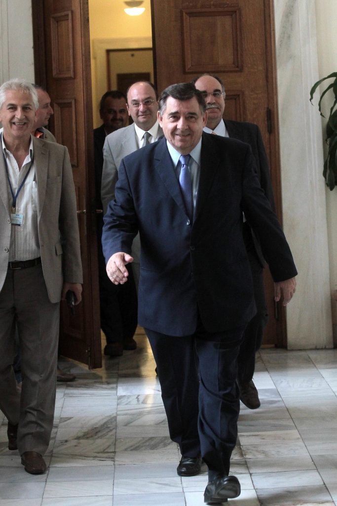 Το μοιραίο λάθος του κ. Καρατζαφέρη – Η πολυκατοικία που έγινε μεζονέτα