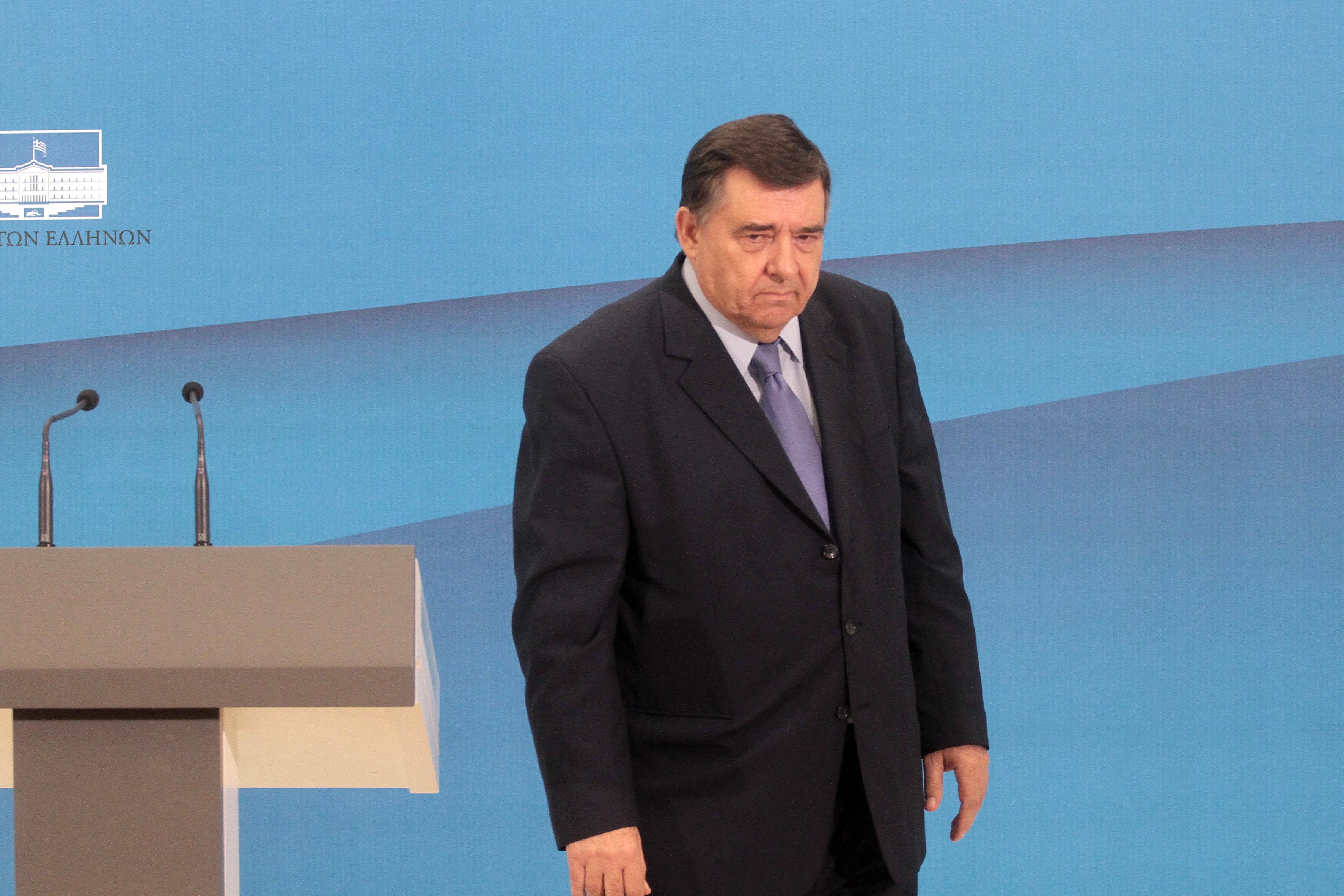 Αδιαθεσία Καρατζαφέρη στον αέρα