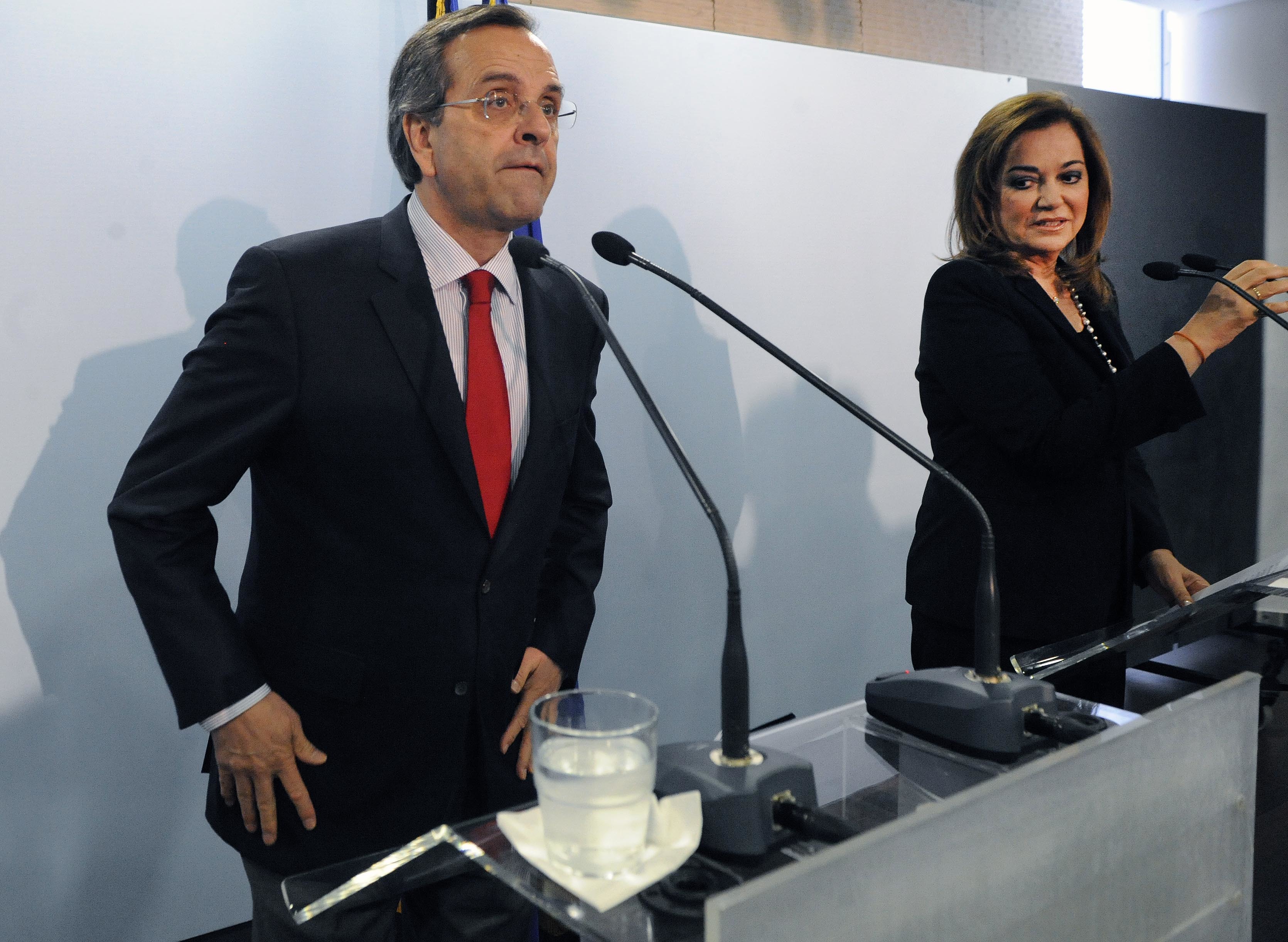 Ντόρα: Μη ευγενής ο Τσίπρας – Σαμαράς: Αφελής και επικίνδυνος