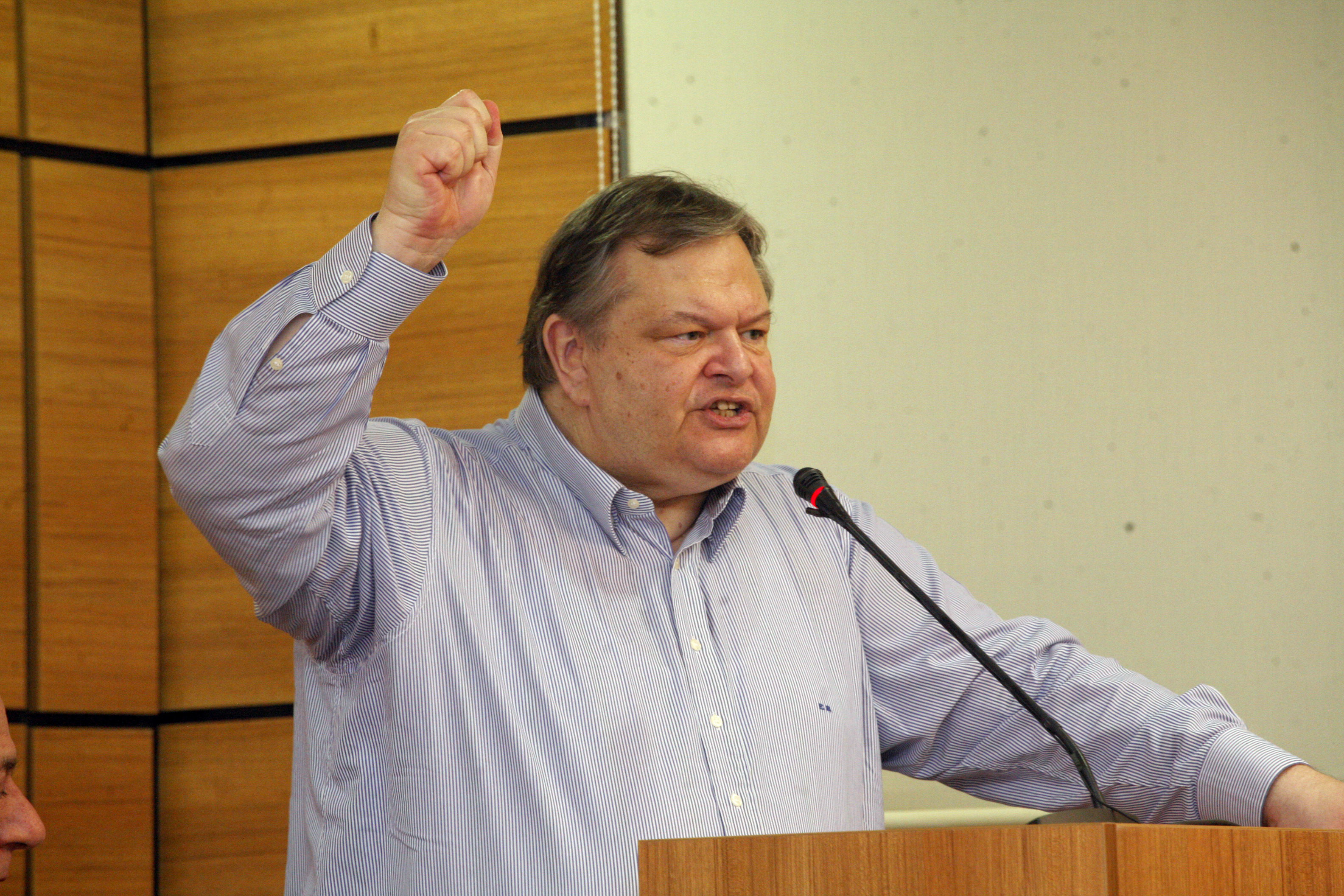 Βενιζέλος: Η τρόικα επέμενε με την προτροπή δυνάμεων του παρασκηνίου!